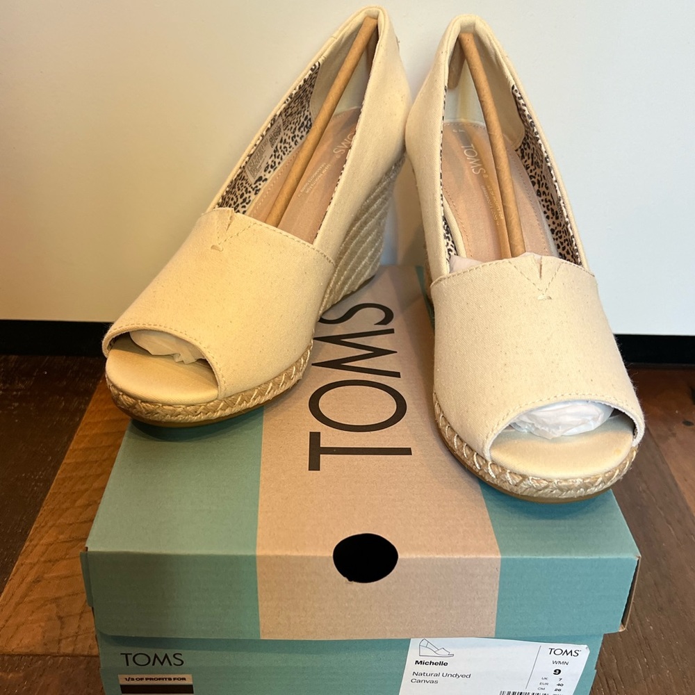 Tom’s Michelle Wedge - Cream color